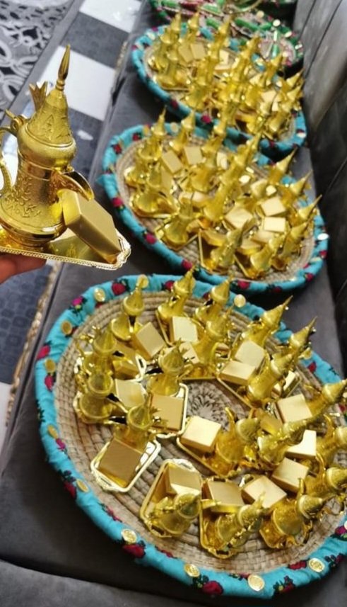 سله دلات ذهبيه+شوكلاته